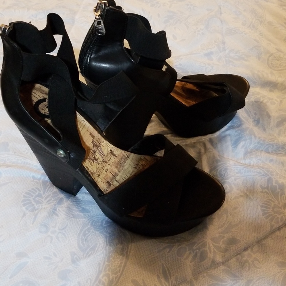 Shoes - Picture 4 of 4